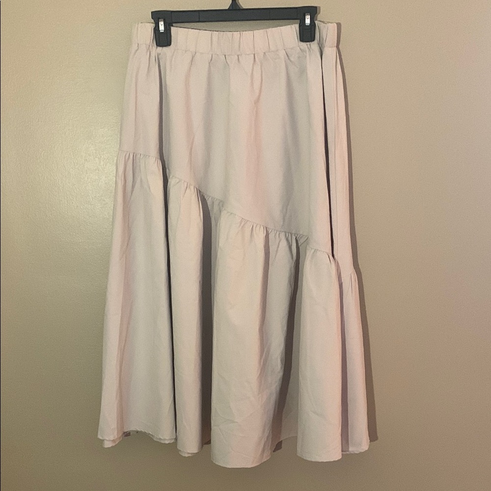 💙 $7 Elegant Cream Women's Skirt